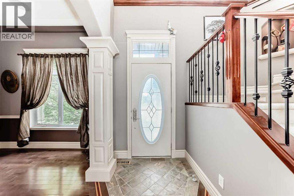 18 Royal Ridge Link Nw, Calgary, Alberta  T3G 5Z3 - Photo 4 - A2316226
