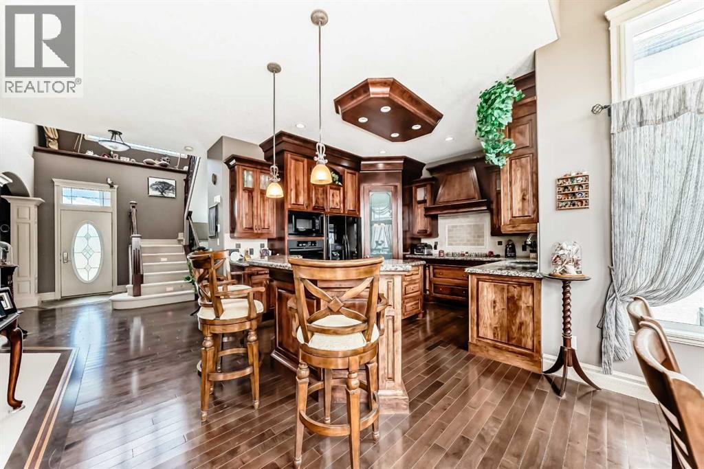 18 Royal Ridge Link Nw, Calgary, Alberta  T3G 5Z3 - Photo 5 - A2316226