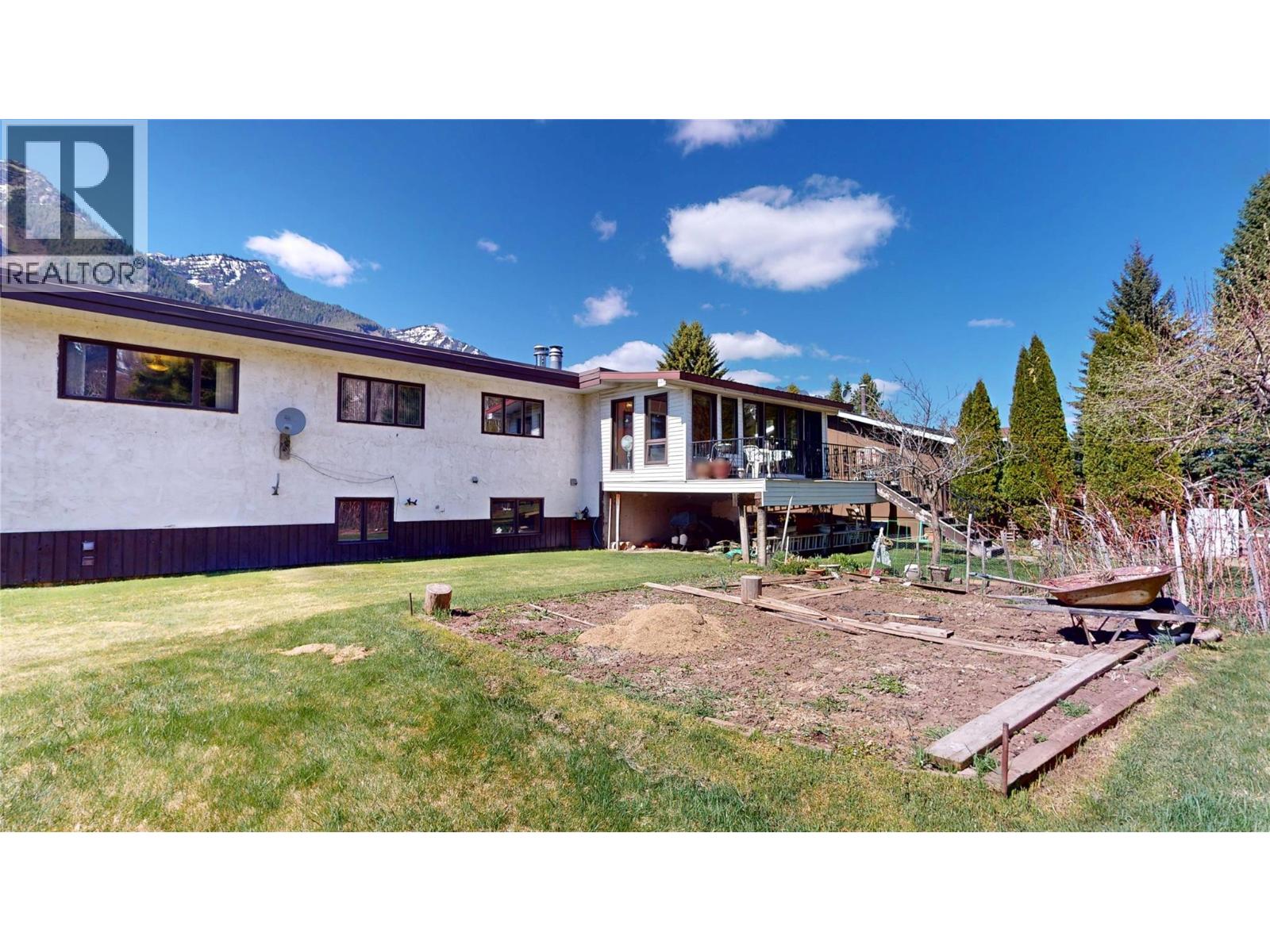 1698 Mckenzie Road, Fernie, British Columbia  V0B 1M5 - Photo 42 - 10391796