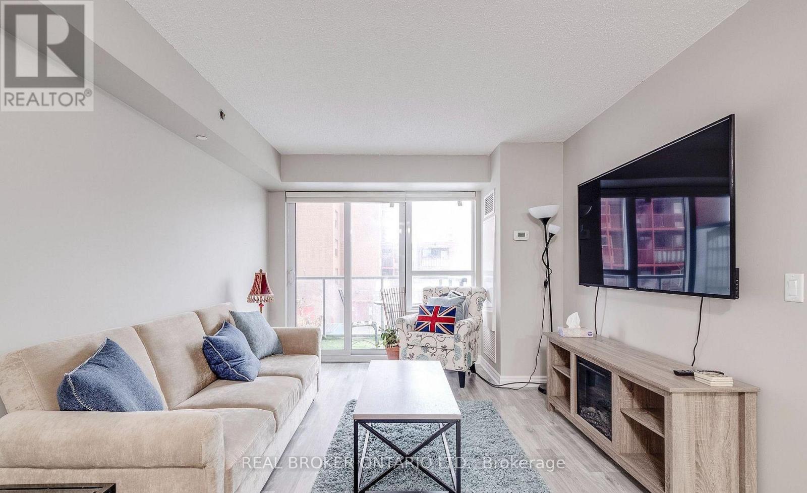 225 - 35 SARANAC BOULEVARD, Toronto, Ontario