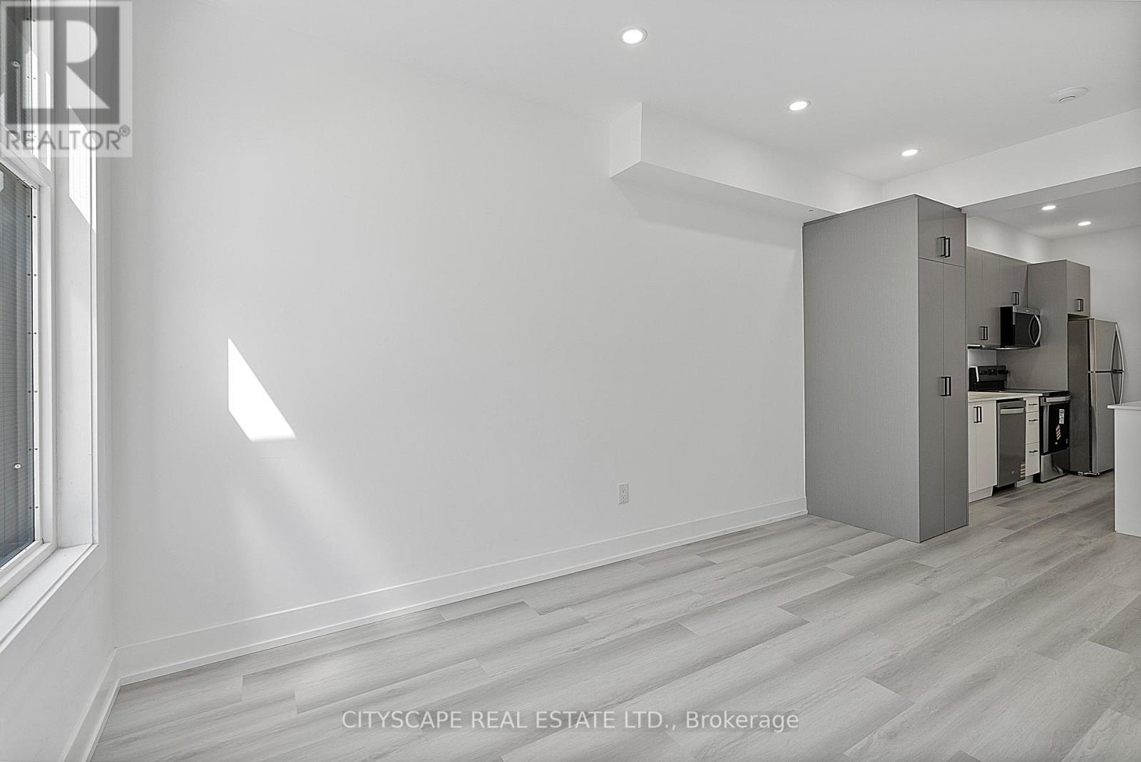 2 - Main - 587 Oakwood Avenue, Toronto, Ontario  M6E 2X8 - Photo 2 - C13459076