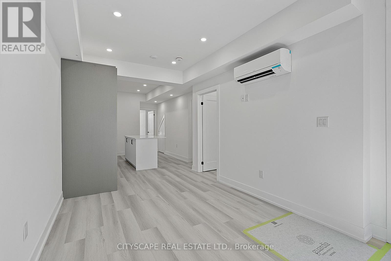2 - Main - 587 Oakwood Avenue, Toronto, Ontario  M6E 2X8 - Photo 4 - C13459076