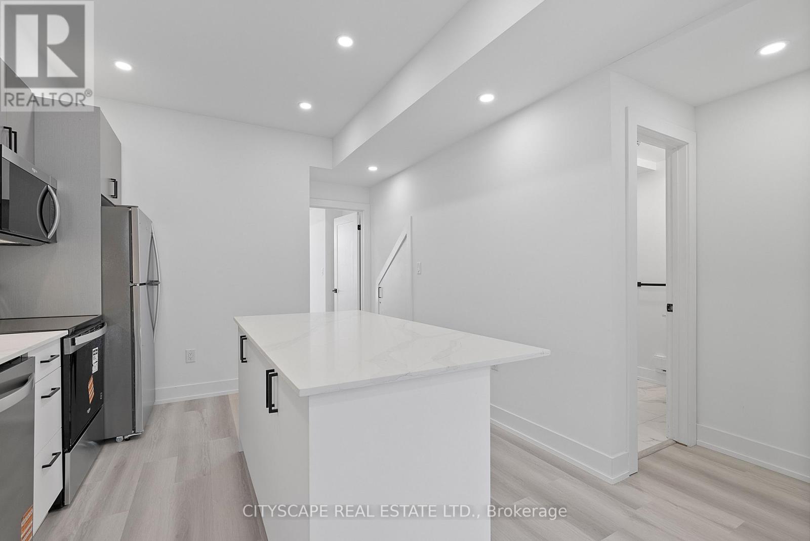 2 - Main - 587 Oakwood Avenue, Toronto, Ontario  M6E 2X8 - Photo 8 - C13459076