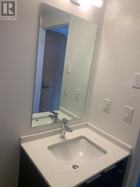 5504 - 11 Wellesley Street W, Toronto, Ontario  M4Y 1E8 - Photo 13 - C13459078