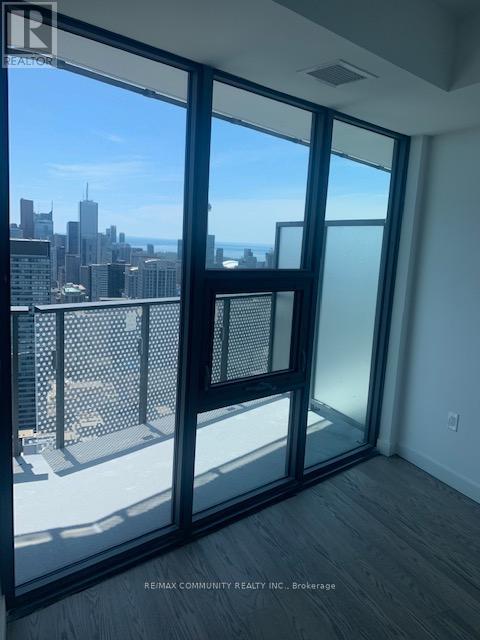 5504 - 11 Wellesley Street W, Toronto, Ontario  M4Y 1E8 - Photo 9 - C13459078
