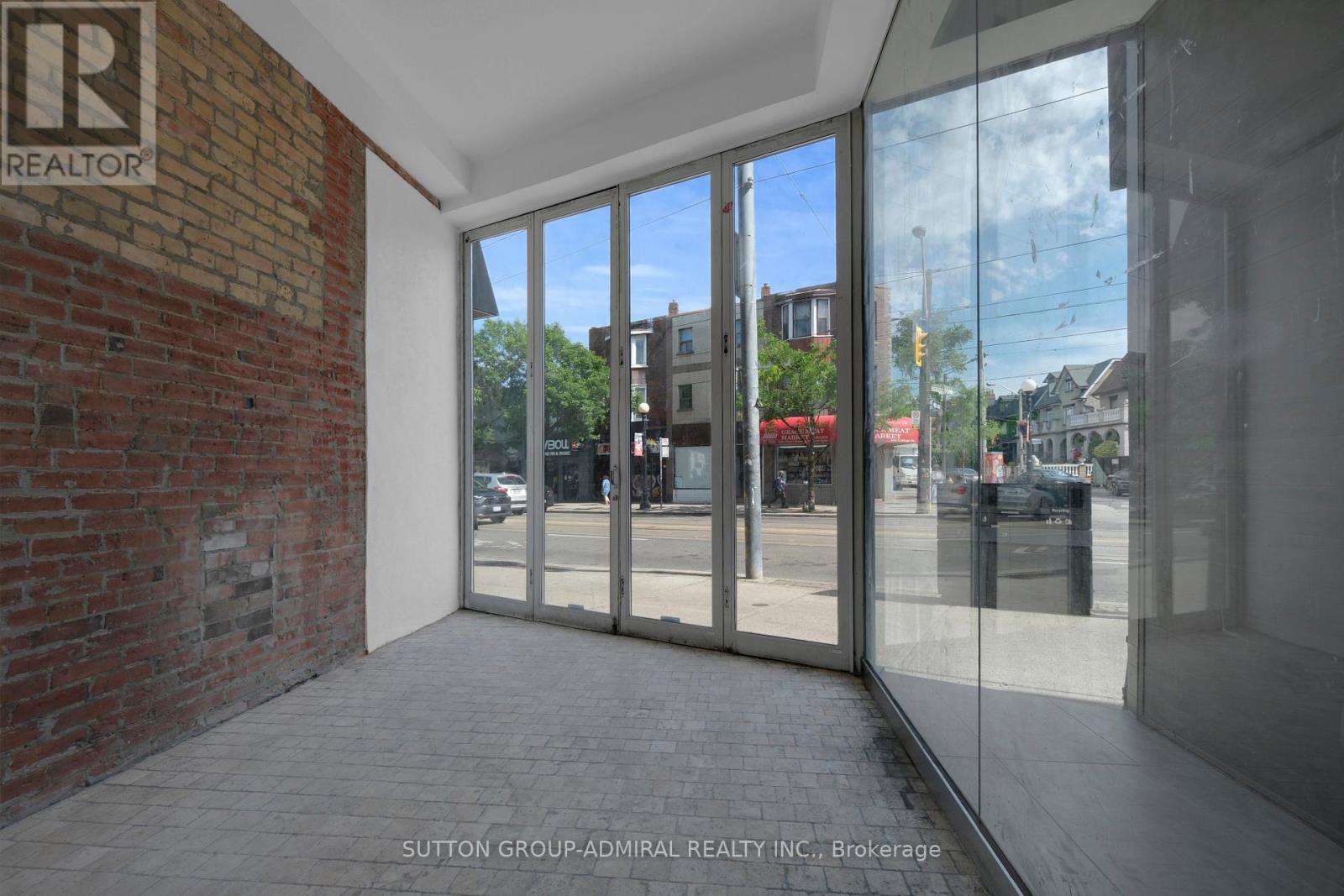 101 (Main Floor) - 647 College Street, Toronto, Ontario  M6G 1B7 - Photo 4 - C13459122