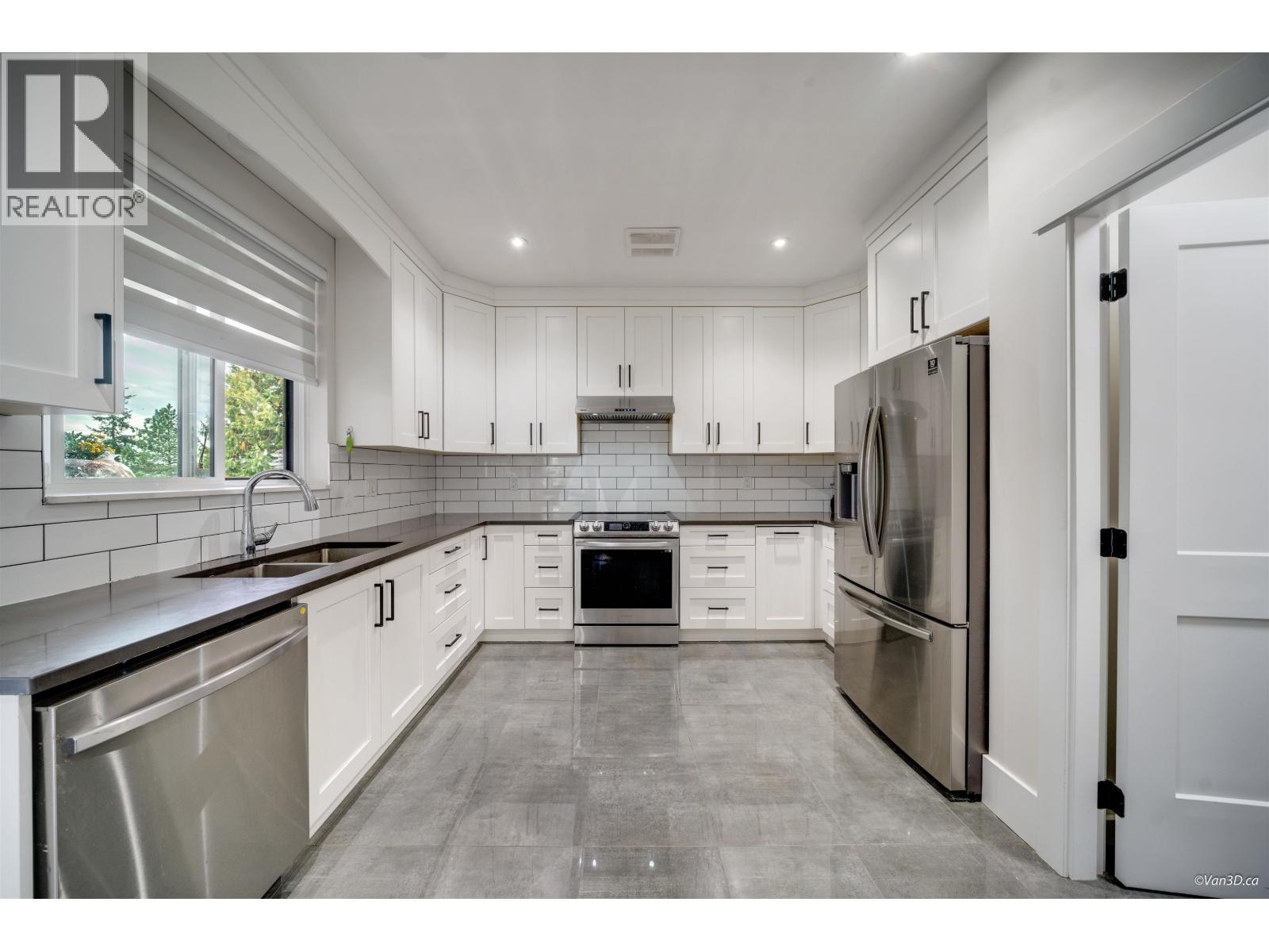 708 Austin Avenue, Coquitlam, British Columbia  V3K 3N1 - Photo 11 - R3137208