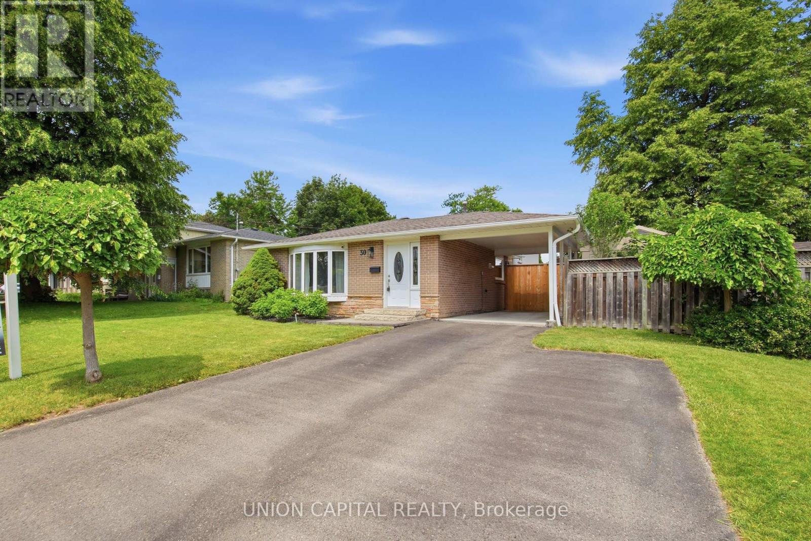 30 IRWIN CRESCENT, Halton Hills, Ontario