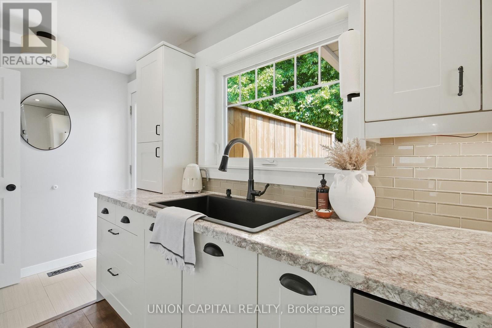 30 Irwin Crescent, Halton Hills, Ontario  L7G 1G1 - Photo 12 - W13459046