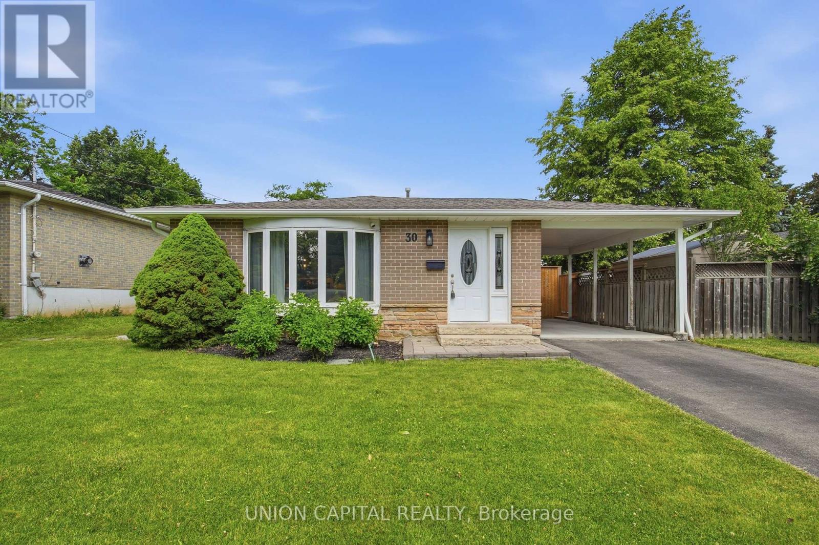 30 Irwin Crescent, Halton Hills, Ontario  L7G 1G1 - Photo 2 - W13459046