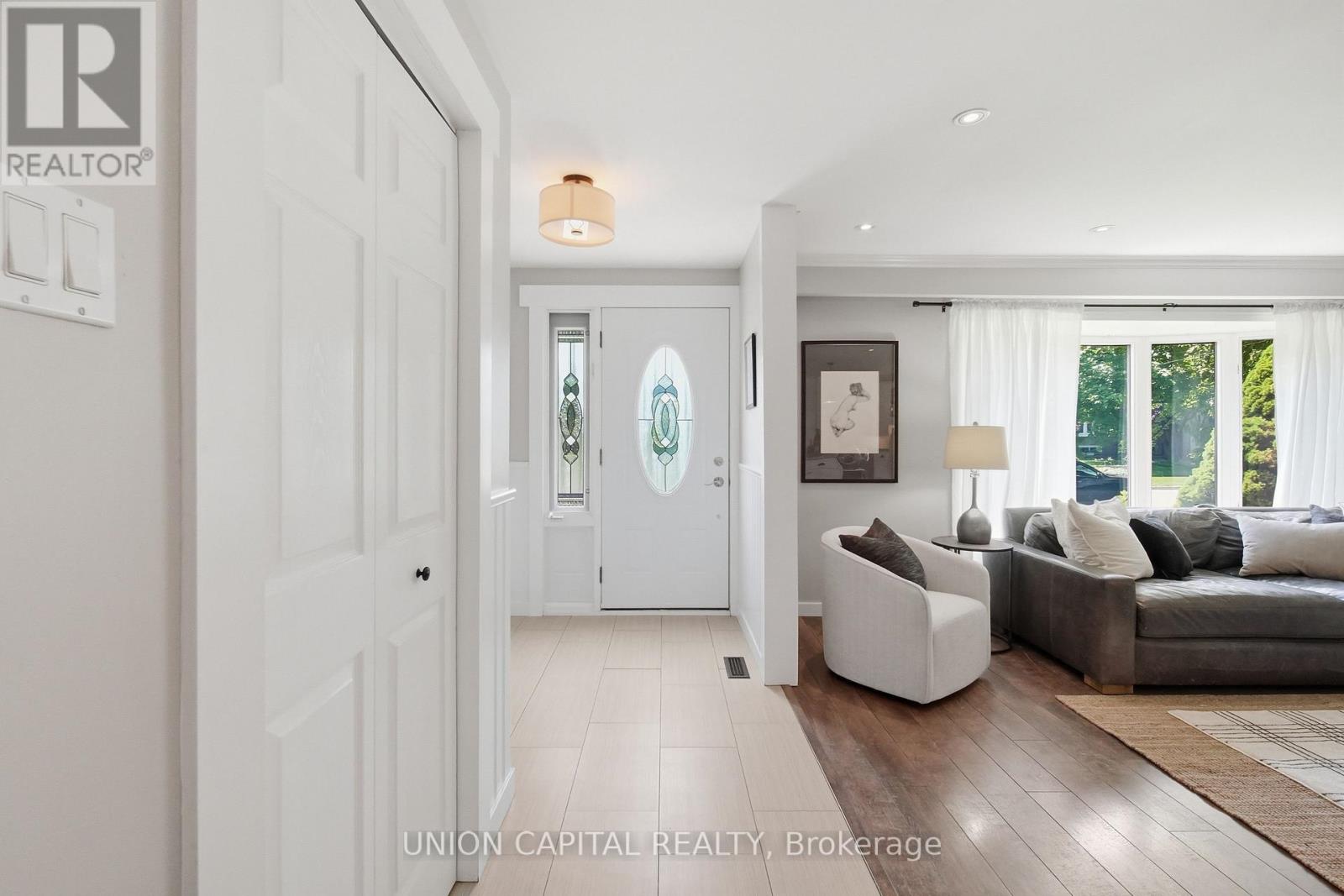 30 Irwin Crescent, Halton Hills, Ontario  L7G 1G1 - Photo 4 - W13459046