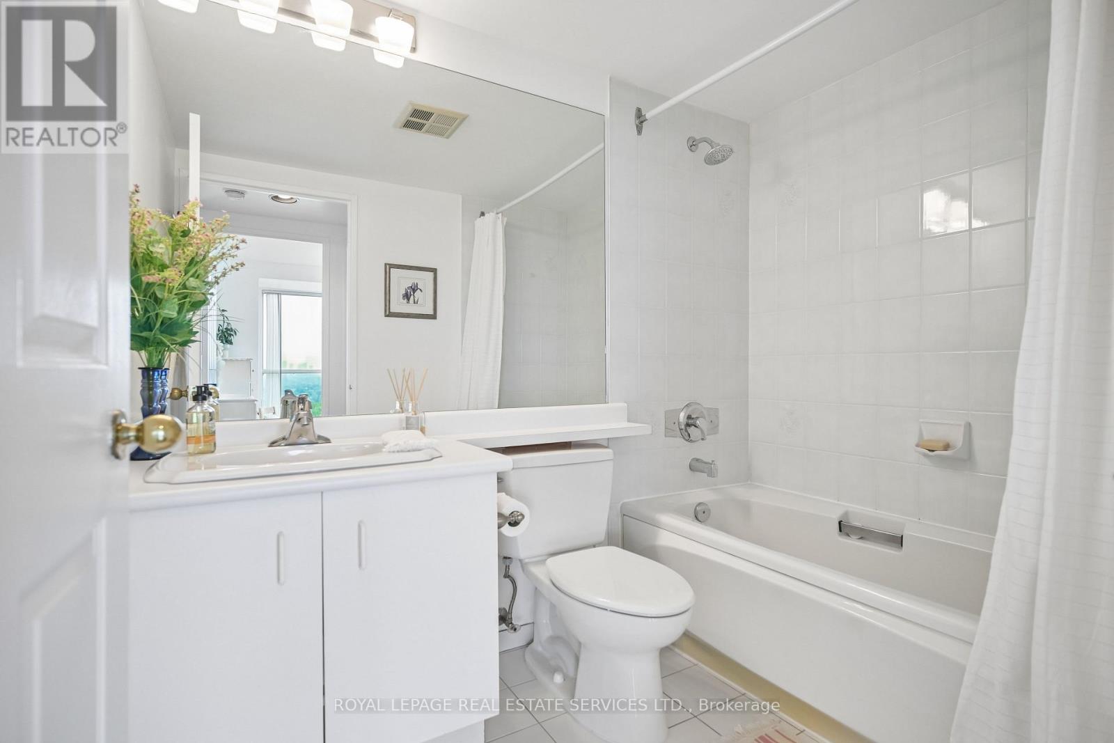 1211 - 2155 Burnhamthorpe Road, Mississauga, Ontario  L5L 5P4 - Photo 13 - W13459052