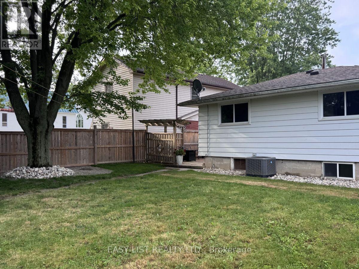 565 Plympton Street, Plympton-Wyoming, Ontario  N0N 1T0 - Photo 9 - X13459130