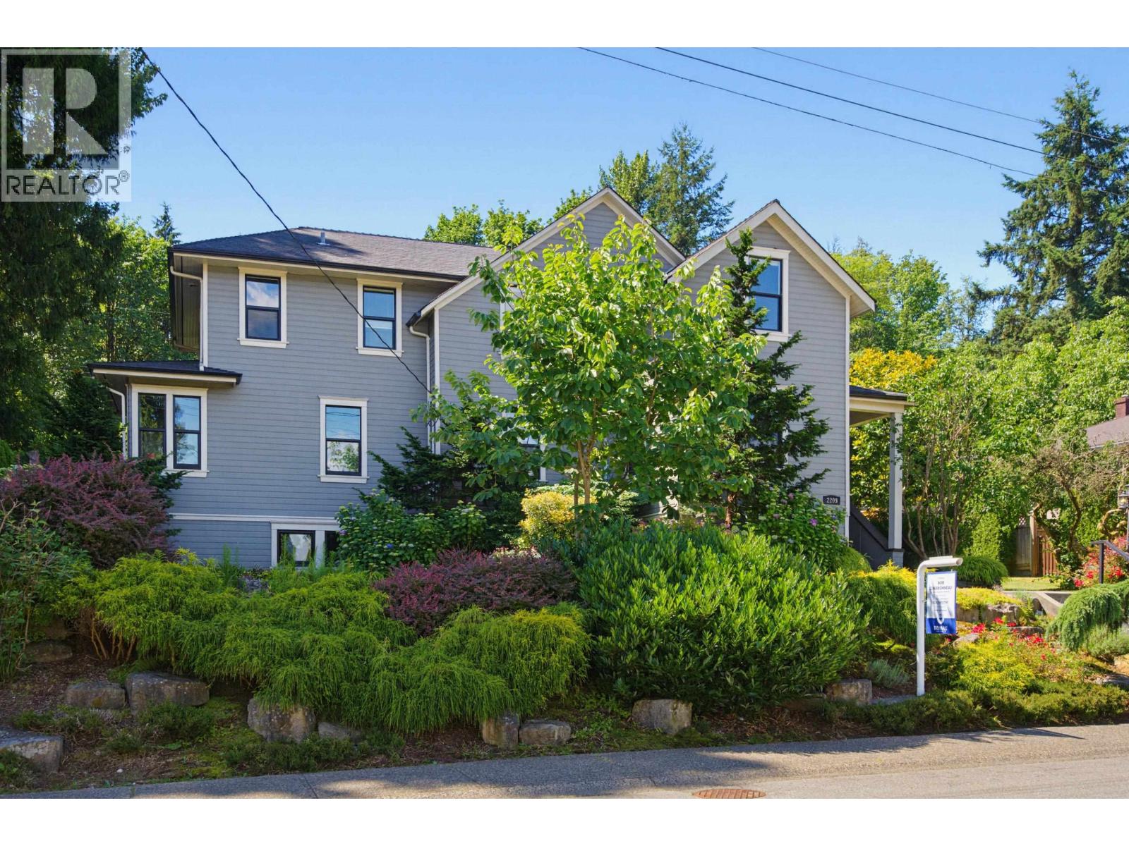 2209 St. George Street, Port Moody, British Columbia  V3H 2G1 - Photo 2 - R3137268