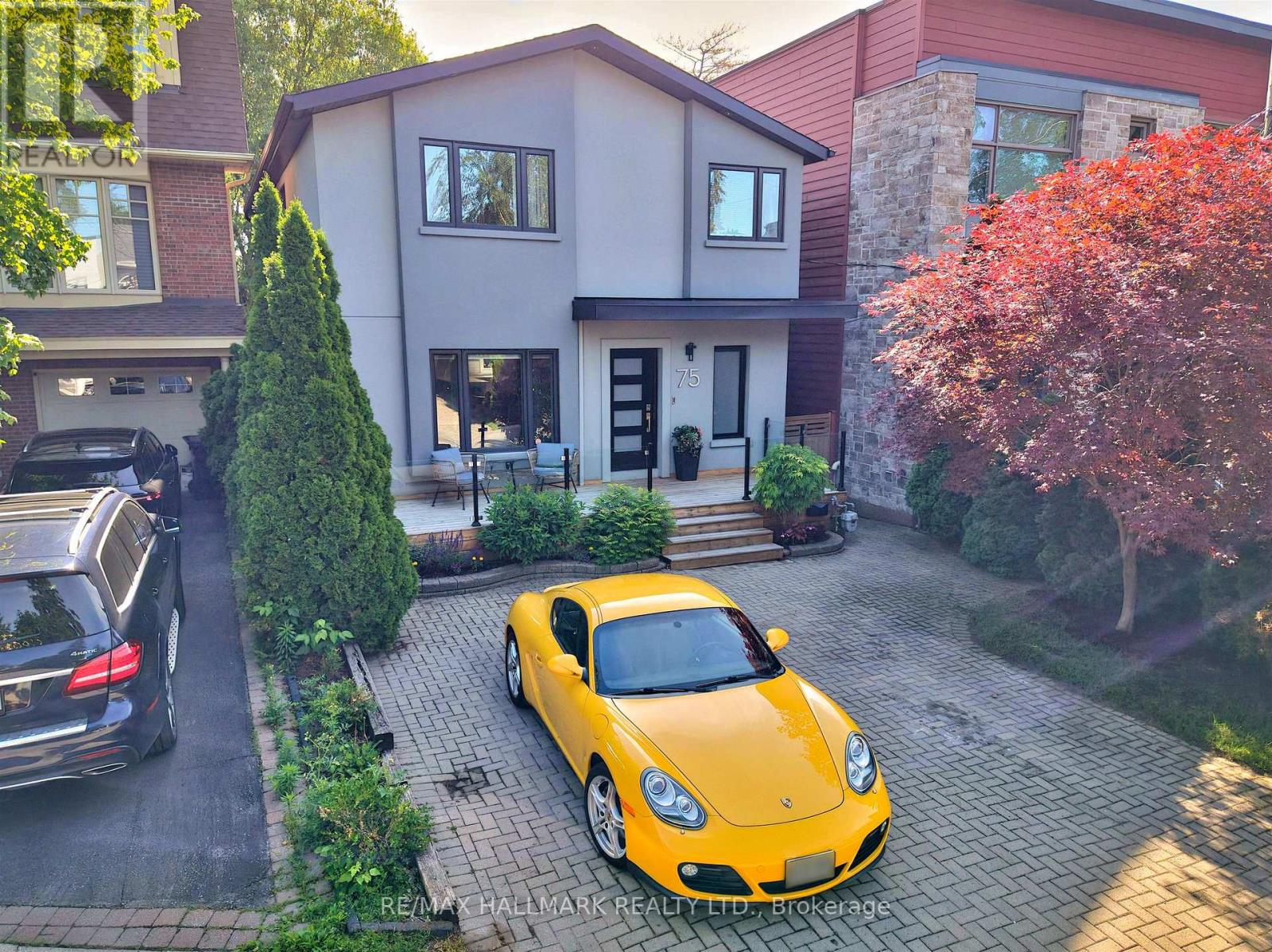 75 HILLSIDE DRIVE, Toronto, Ontario