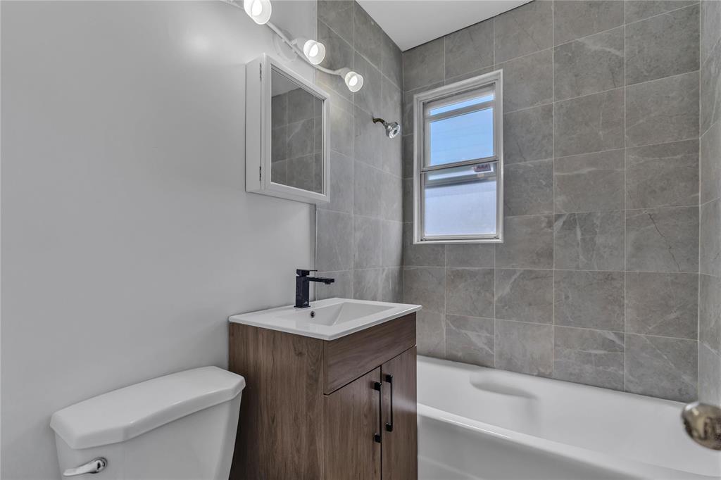 930 Lorette Avenue, Winnipeg, Manitoba  R3M 1T5 - Photo 10 - 202614132