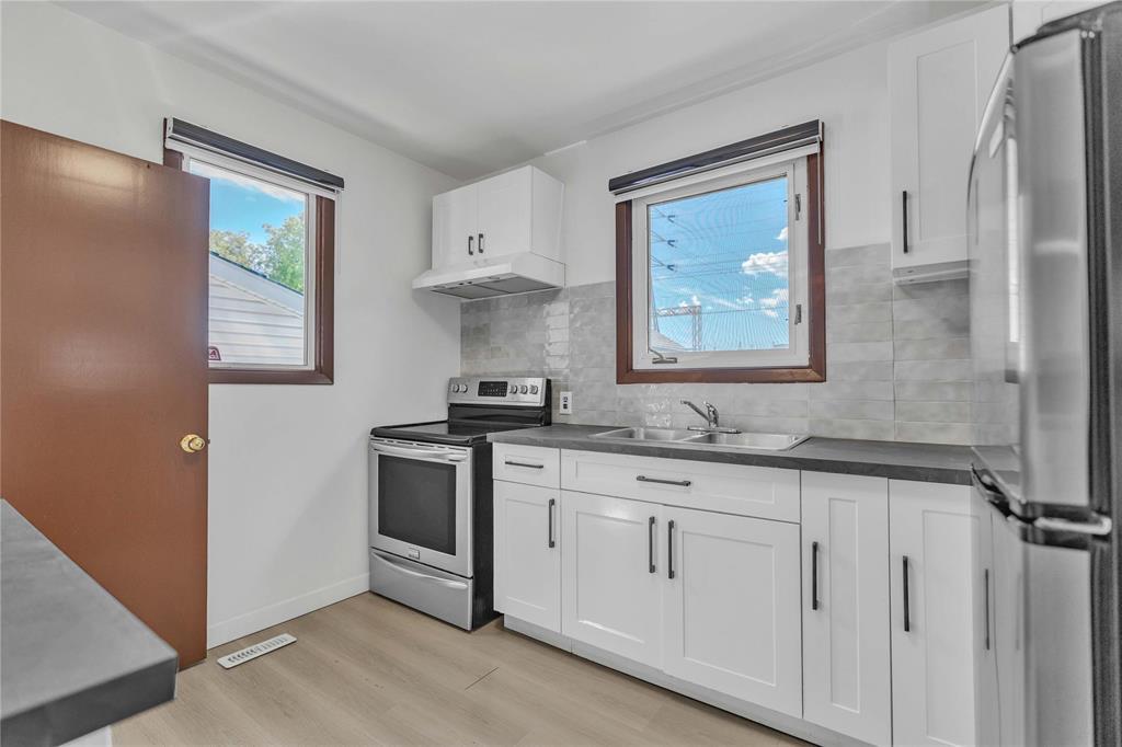 930 Lorette Avenue, Winnipeg, Manitoba  R3M 1T5 - Photo 5 - 202614132