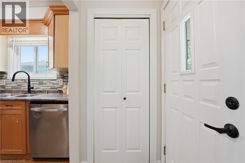 7996 Paddock Trail, Niagara Falls, Ontario  L2H 1X2 - Photo 8 - 40839229