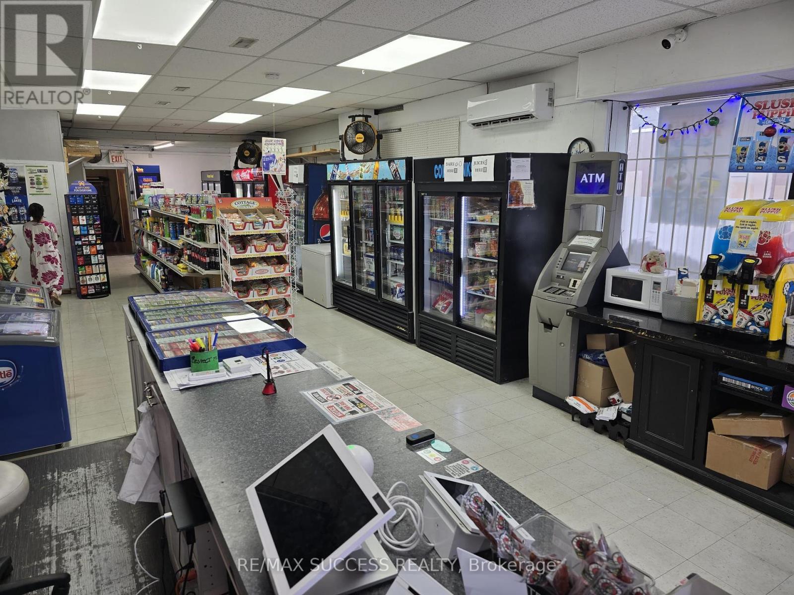 979 KING STREET E, Hamilton, Ontario
