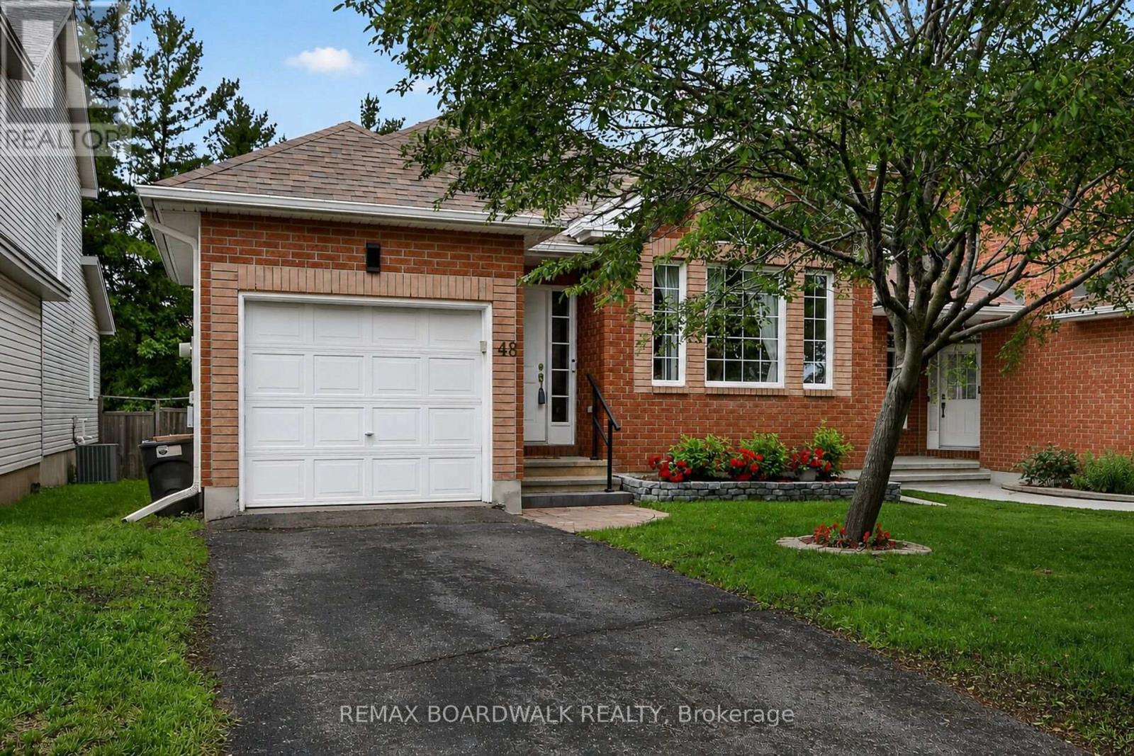 48 MARICONA WAY, Ottawa, Ontario