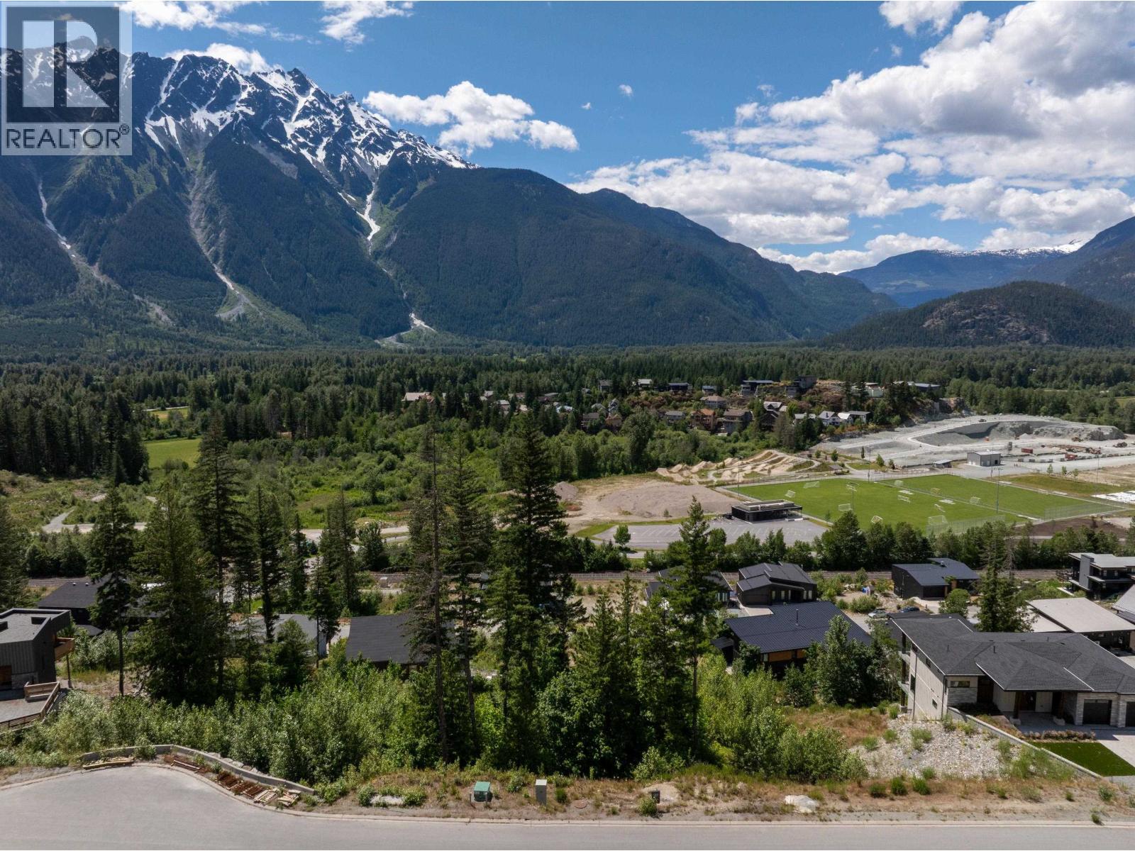 7677 Cerulean Drive, Pemberton, British Columbia  V0N 2L3 - Photo 3 - R3133125