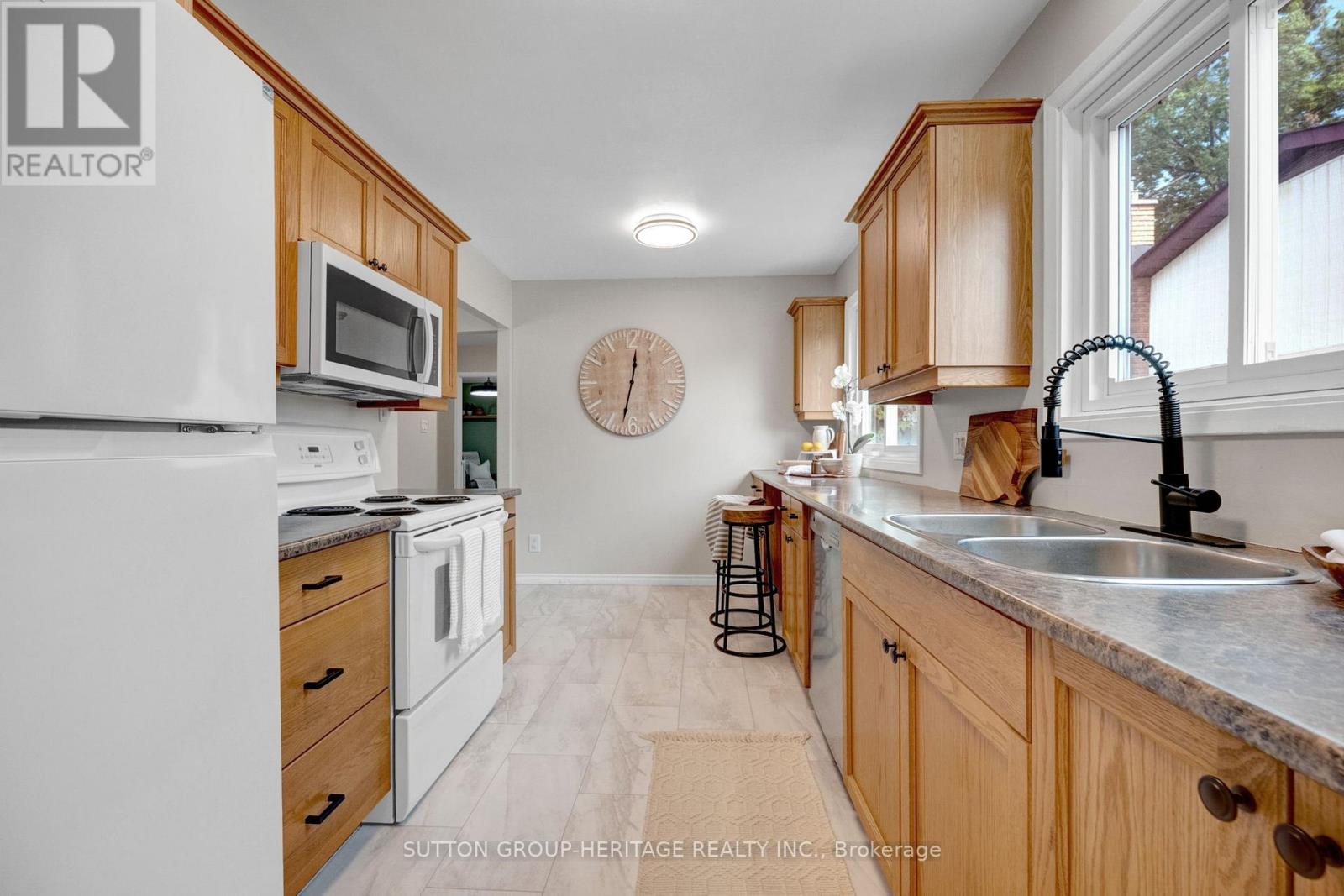 46 Alexander Avenue, Peterborough, Ontario  K9J 6B4 - Photo 3 - X13459268