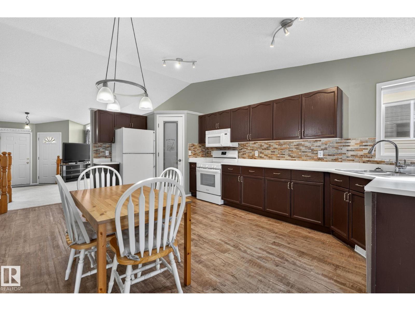 6225 159a Av Nw, Edmonton, Alberta  T5Y 2R9 - Photo 10 - E4494219