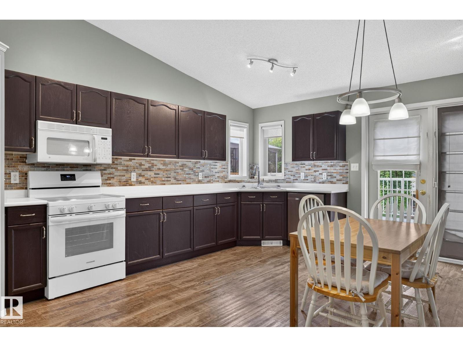 6225 159a Av Nw, Edmonton, Alberta  T5Y 2R9 - Photo 7 - E4494219