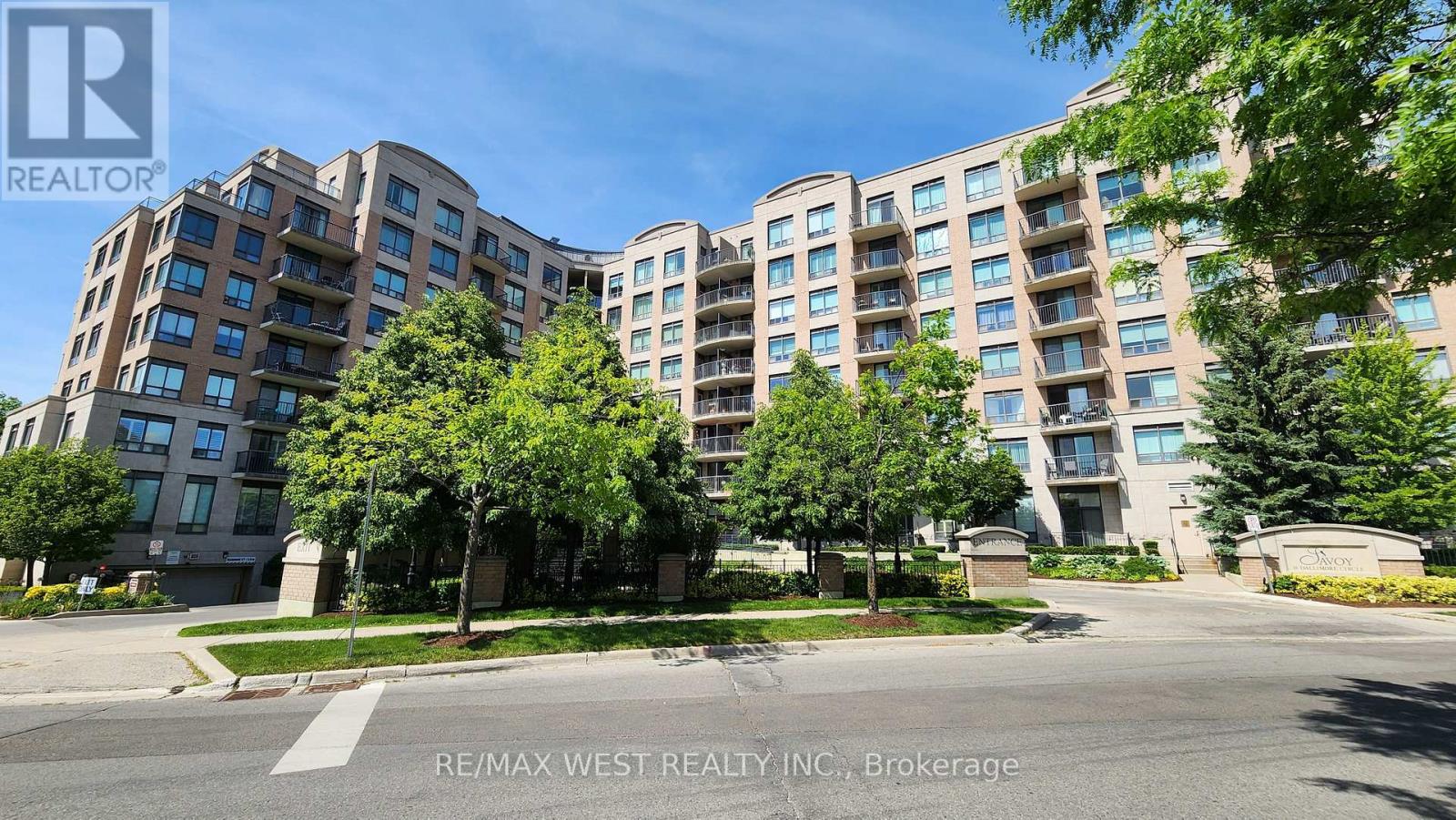 403 - 16 DALLIMORE CIRCLE, Toronto, Ontario