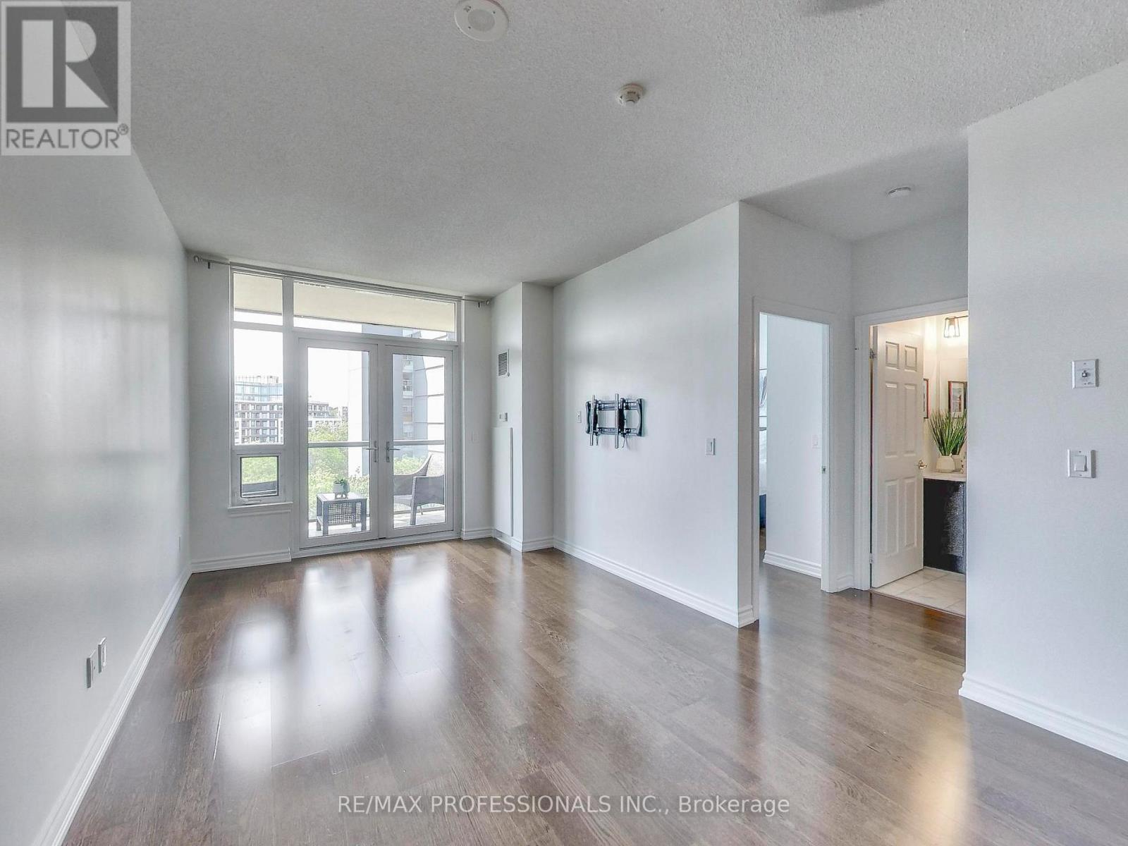 711 - 1135 Royal York Road, Toronto, Ontario  M9A 0C3 - Photo 17 - W13453394