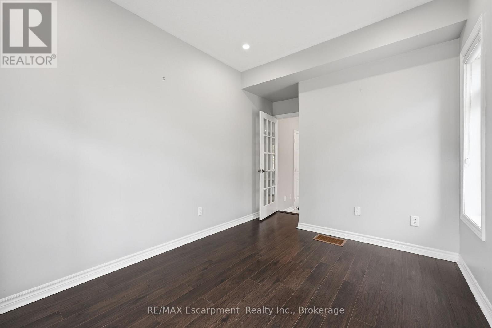 141 Borers Creek Circle, Hamilton, Ontario  L8B 1W3 - Photo 11 - X13459338