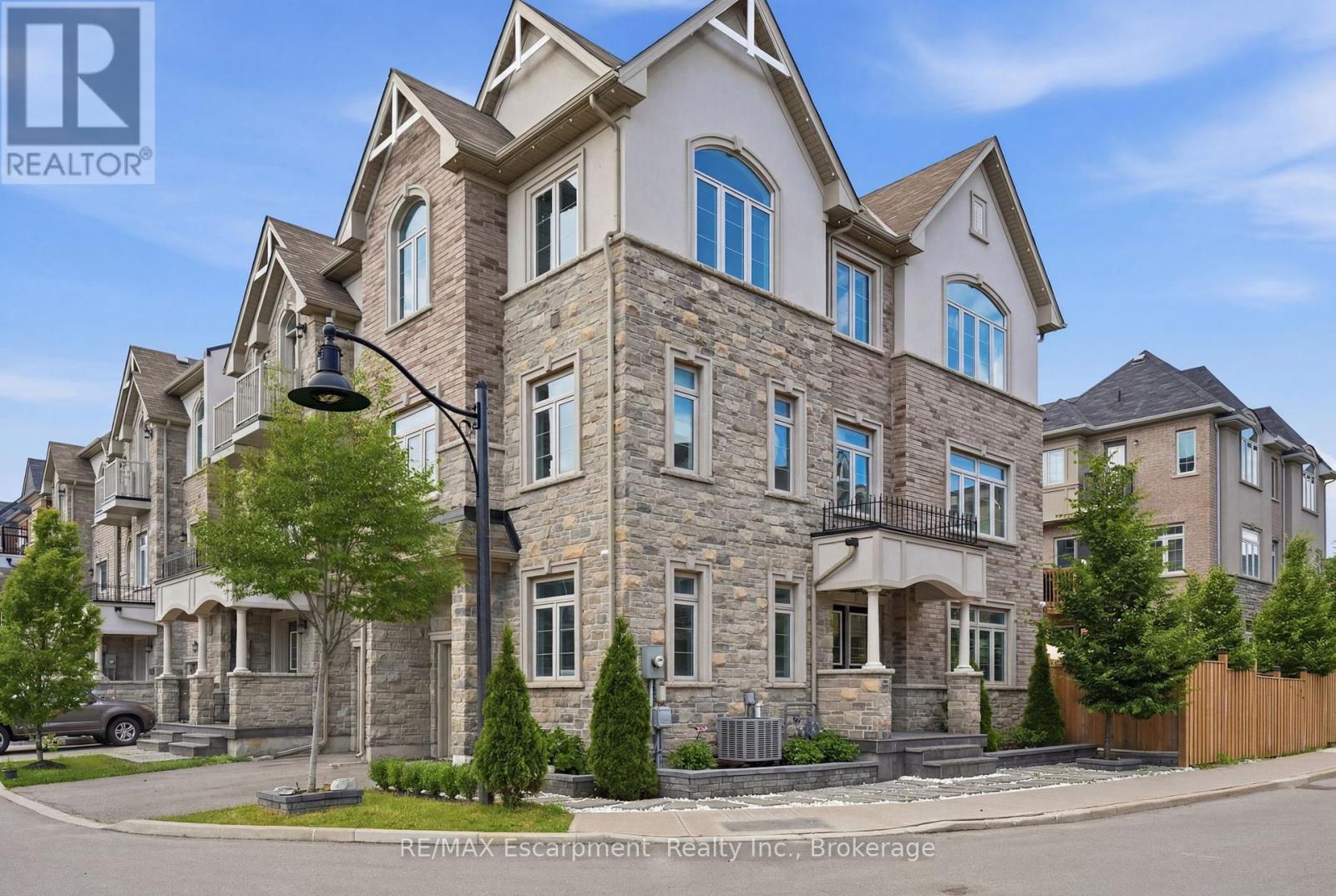 141 Borers Creek Circle, Hamilton, Ontario  L8B 1W3 - Photo 2 - X13459338
