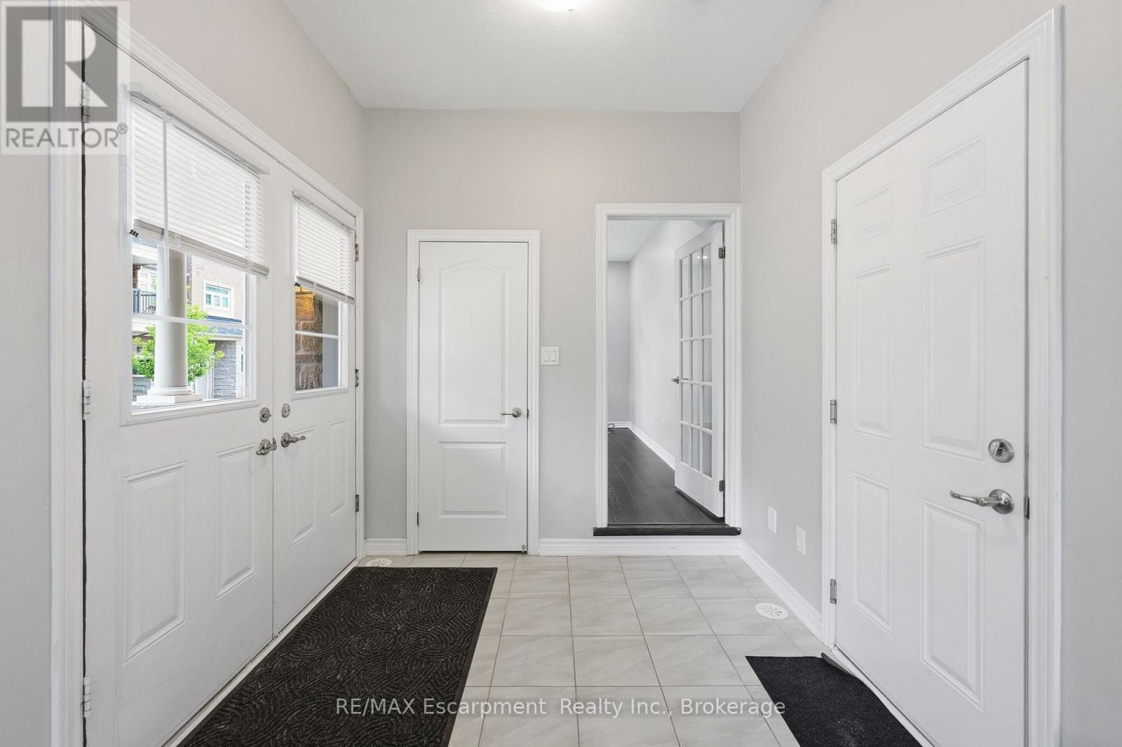 141 Borers Creek Circle, Hamilton, Ontario  L8B 1W3 - Photo 6 - X13459338