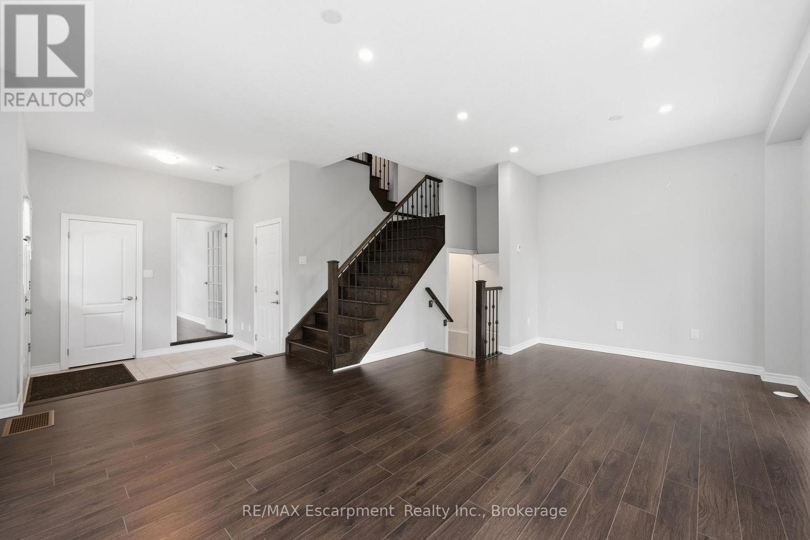141 Borers Creek Circle, Hamilton, Ontario  L8B 1W3 - Photo 8 - X13459338