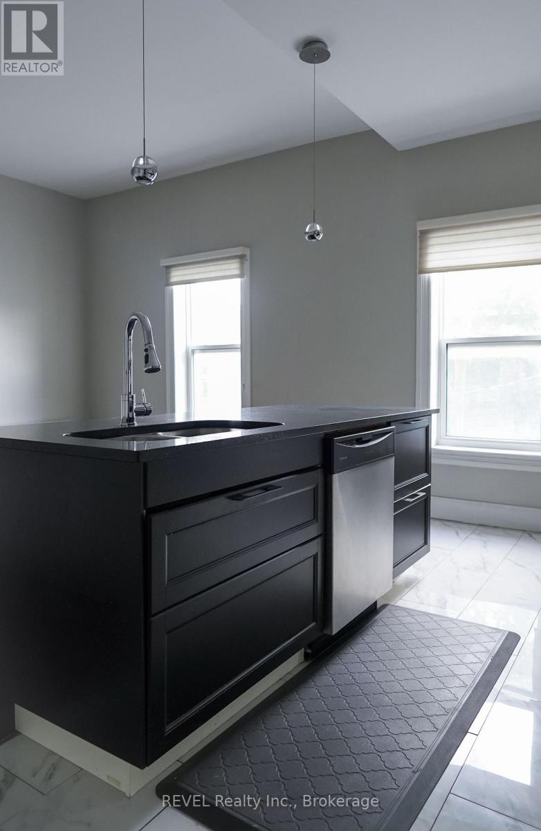 2 - 18 Clairmont Street, Thorold, Ontario L2V 1R1 - Photo 3 - X13459344