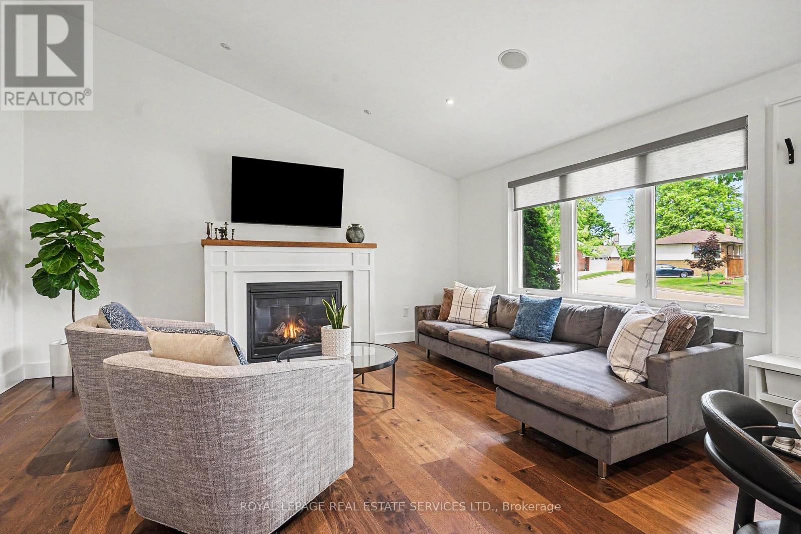 25 Brougham Crescent, Toronto, Ontario  M9R 1J3 - Photo 4 - W13456408