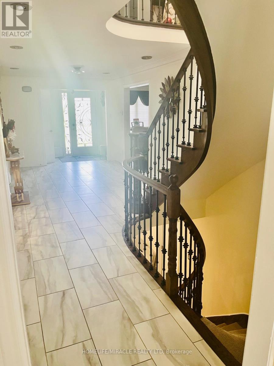 3076 Bayberry Drive, Mississauga, Ontario  L5N 6P1 - Photo 11 - W13459354