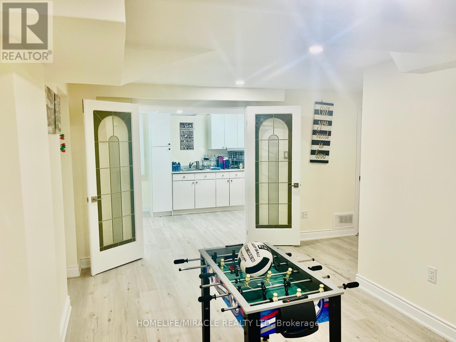 3076 Bayberry Drive, Mississauga, Ontario  L5N 6P1 - Photo 4 - W13459354