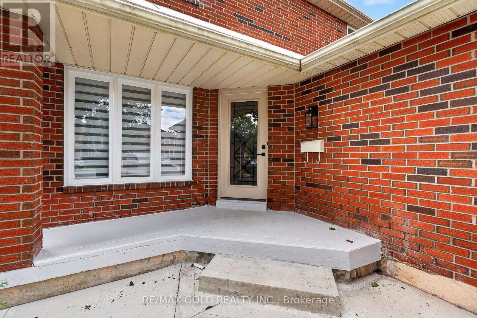 37 Lord Simcoe Drive, Brampton, Ontario  L6S 5H4 - Photo 3 - W13456918