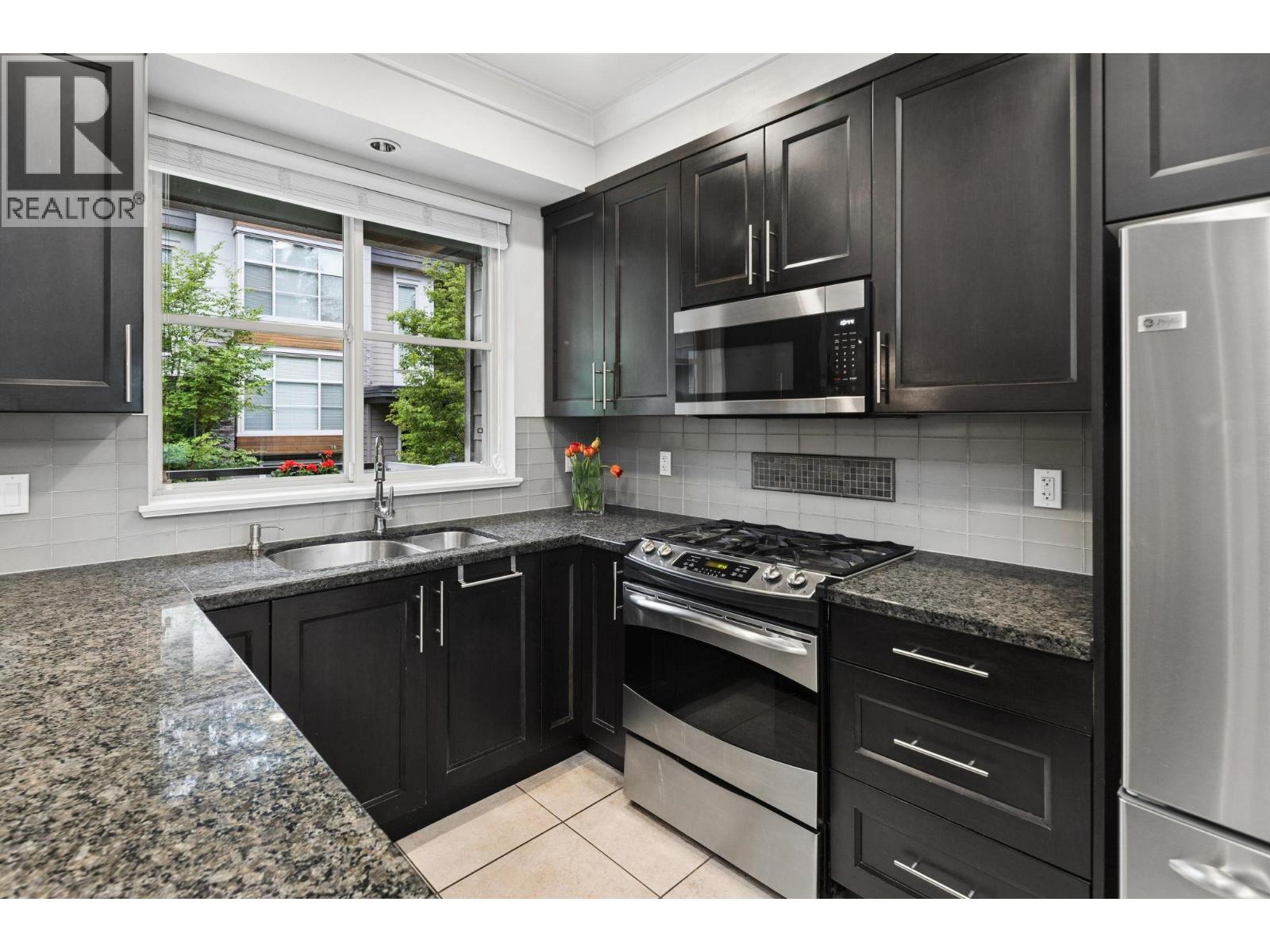 2 3025 Baird Road, North Vancouver, British Columbia  V7K 2G5 - Photo 6 - R3137322