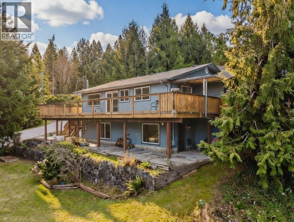 5808 SKOOKUMCHUK ROAD, Sechelt, British Columbia