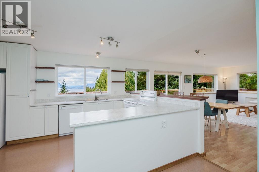 5808 Skookumchuk Road, Sechelt, British Columbia  V7Z 0P3 - Photo 17 - R3137335