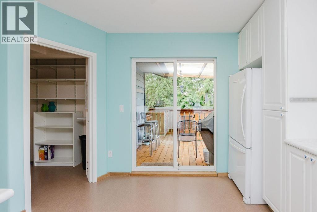 5808 Skookumchuk Road, Sechelt, British Columbia  V7Z 0P3 - Photo 19 - R3137335