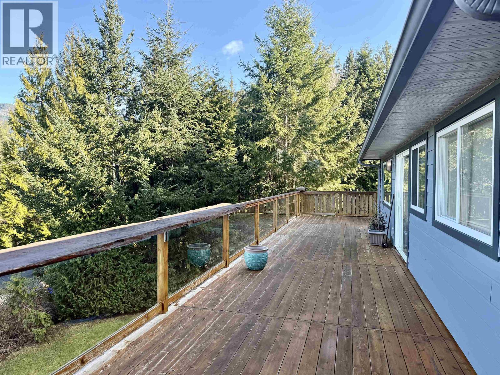 5808 Skookumchuk Road, Sechelt, British Columbia  V7Z 0P3 - Photo 4 - R3137335