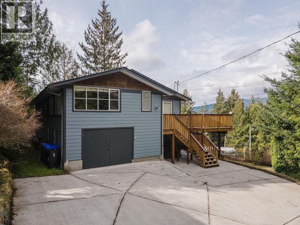 5808 Skookumchuk Road, Sechelt, British Columbia  V7Z 0P3 - Photo 5 - R3137335