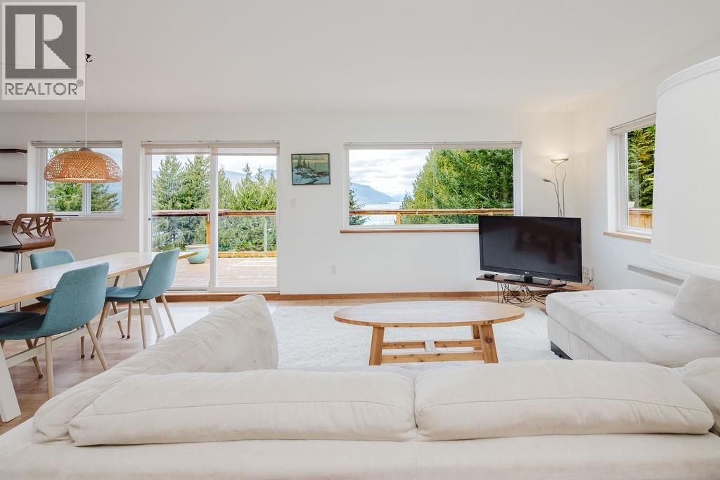 5808 Skookumchuk Road, Sechelt, British Columbia  V7Z 0P3 - Photo 8 - R3137335