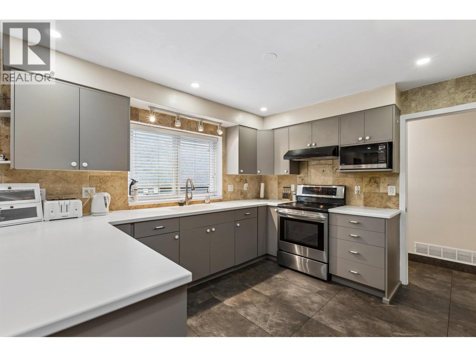 1501 Ostler Court, North Vancouver, British Columbia  V7G 2P1 - Photo 11 - R3137348