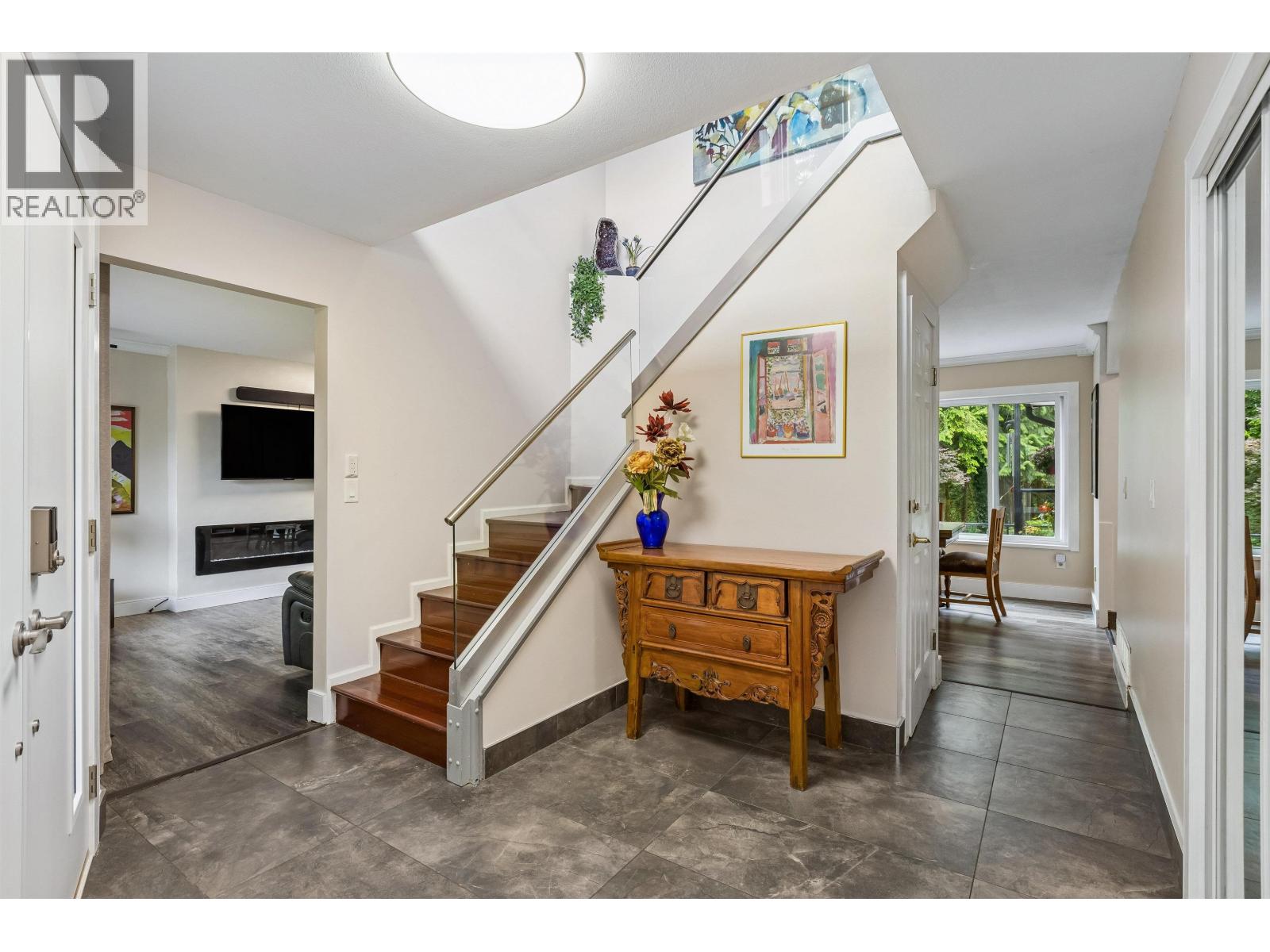 1501 Ostler Court, North Vancouver, British Columbia  V7G 2P1 - Photo 3 - R3137348