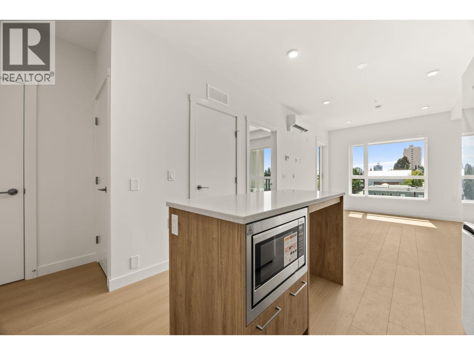 203 82 1st Street, New Westminster, British Columbia  V3L 0L8 - Photo 4 - R3137346