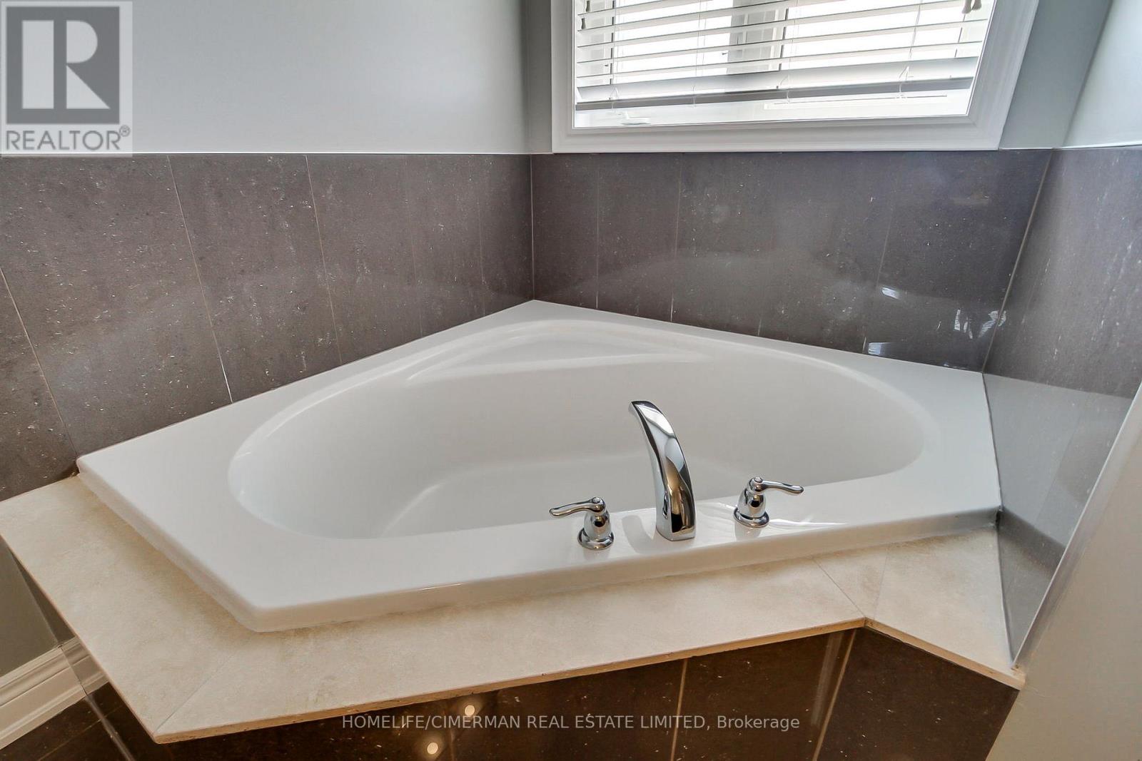 88 Chelsea Crescent, Bradford West Gwillimbury, Ontario  L3Z 0J7 - Photo 25 - N13459408